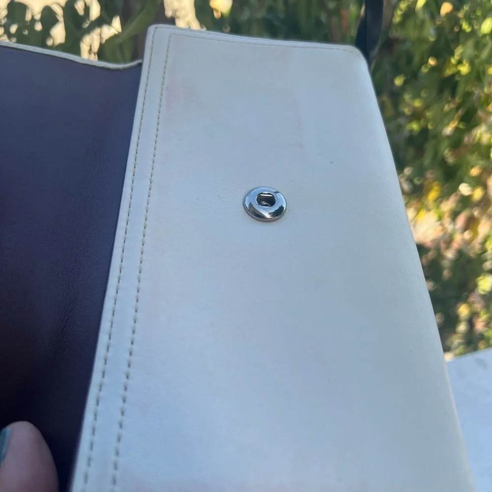Vintage Coach White Leather Wallet Sophisticated Design Y2K - Picture 13 of 16